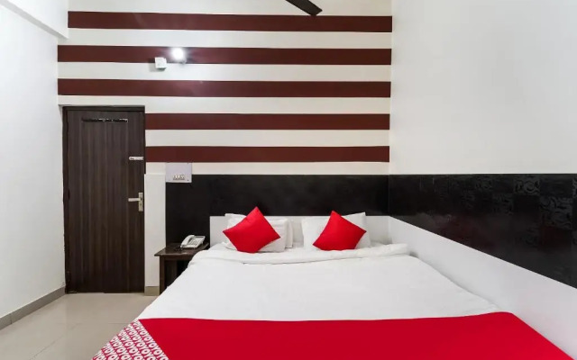 Hotel Landlord by OYO Rooms