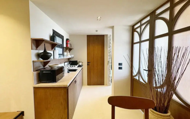 The 2 BDR Pyramids Vista w/ Bathtub