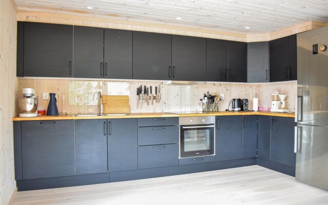 Beautiful Home in Skare With Wifi and 5 Bedrooms
