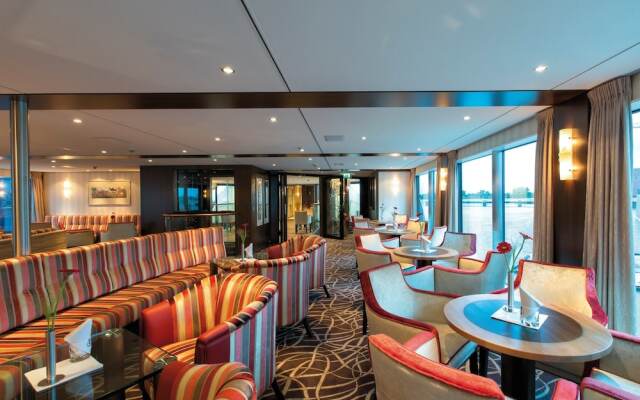 Crossgates Hotelship Medienhafen - Düsseldorf