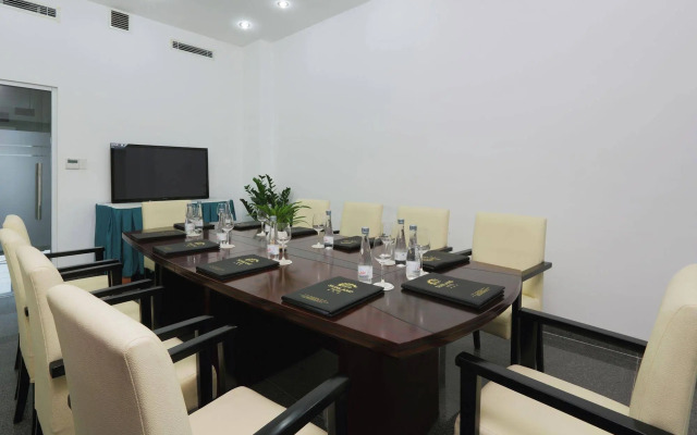 Huazhu Hotel (华住酒店)