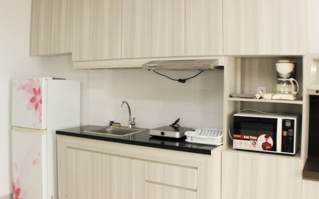 Nice And Comfy Studio Azalea Suites Apartment