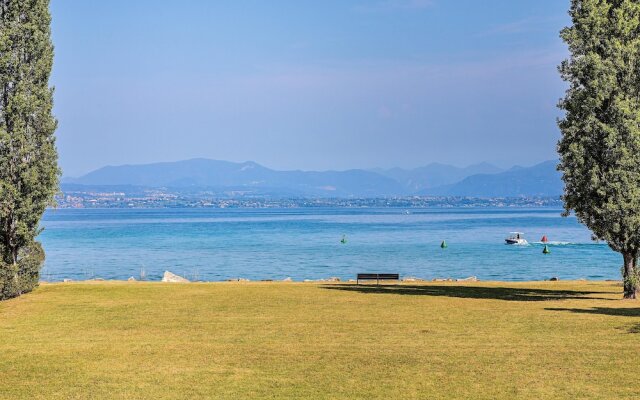 Luxury Lakefront Catullo with pool