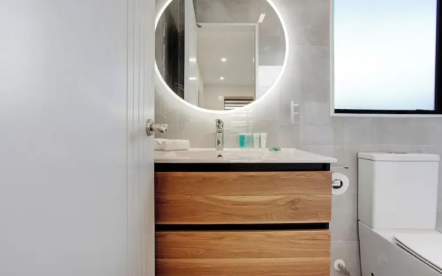 Central Oasis Townhouse with Parking