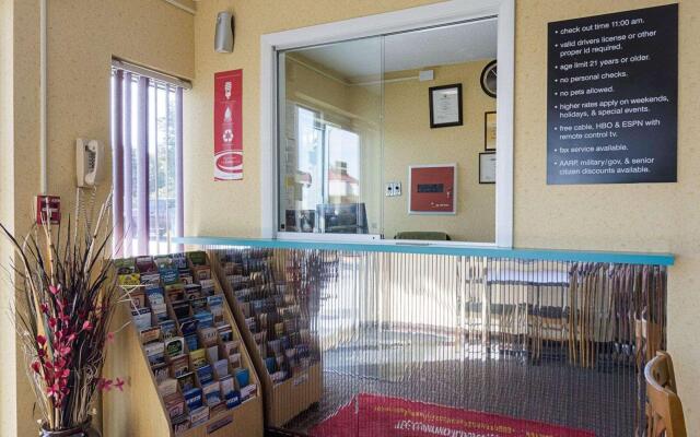 Super 8 Fredericksburg South