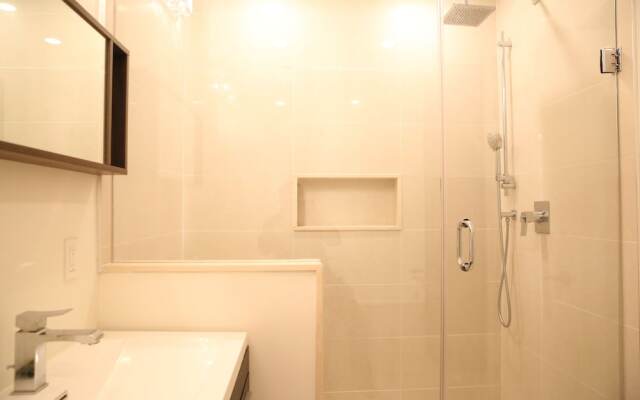 Elegant Suite at 700 Bathurst