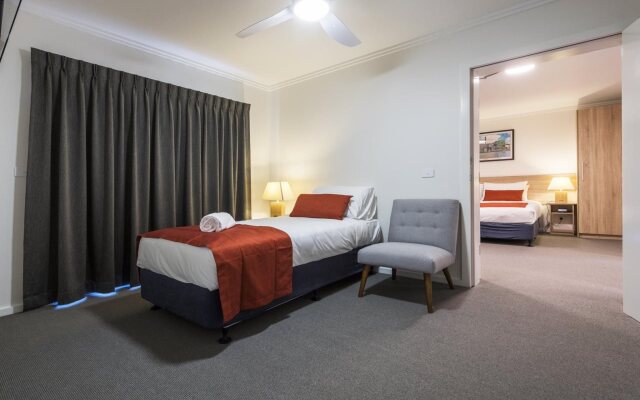 MAS Country Club Maclean Motel