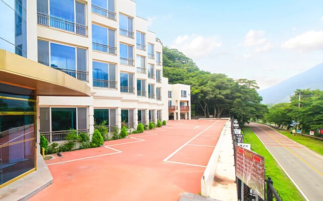 Yangsan Baegseong Eco View Pension