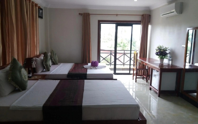 Blue Diamond Guest House - Hostel