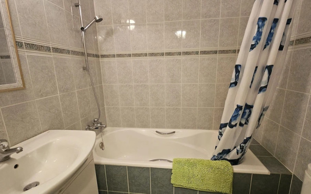 27 NIC - Stay Alex s House