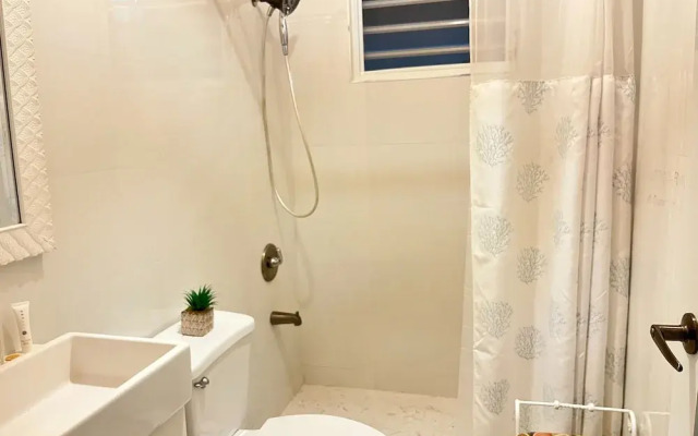 Solar-powered Gem Tours Walk to Beaches Eats