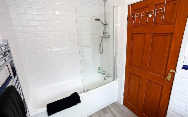 Stay Comfortable-city Centre-spacious 4 Bed House!