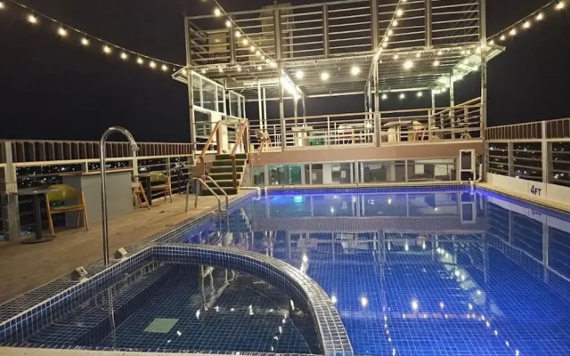 Golden Tree Hotel