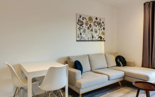 Hounslow Apartments by Charles Hope