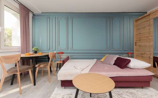 Warsaw Apartment Elekcyjna by Renters