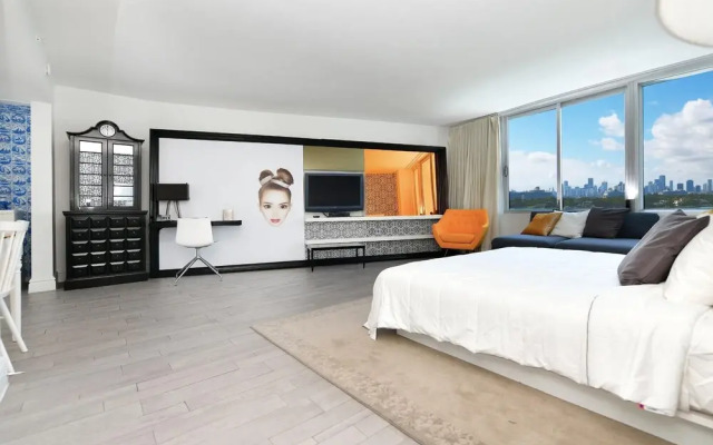 Miami World Rental - Mondrian 608