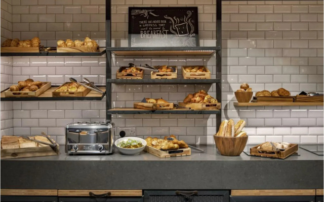 MOXY London Heathrow Airport