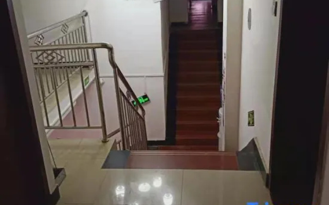 Yilong Jinshan Hotel