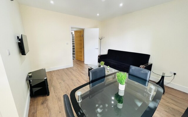 1-bed Apartment in Ealing, 3 Mins From Station
