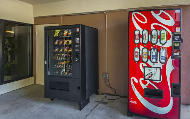 Red Roof Inn & Suites Fayetteville - Fort Bragg