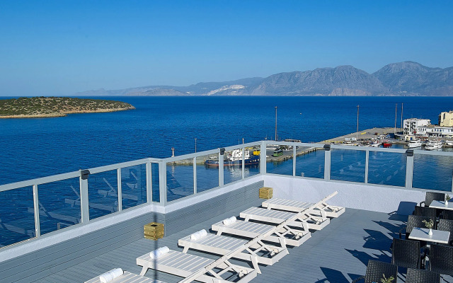 Отель Mistral Bay