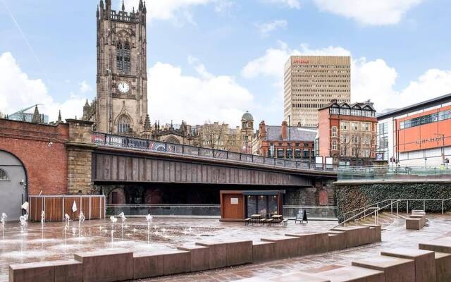 Stunning 2BR Manchester Apartment