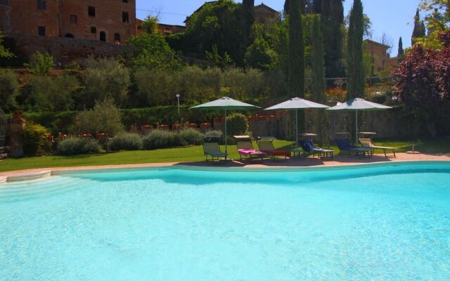 Luxurious Farmhouse in Montalcino with Pool