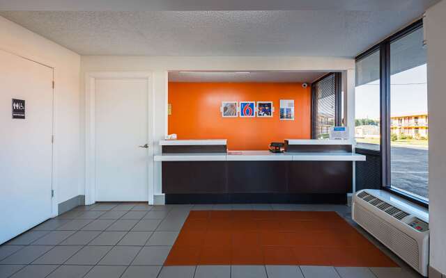 Motel 6 Perry, GA