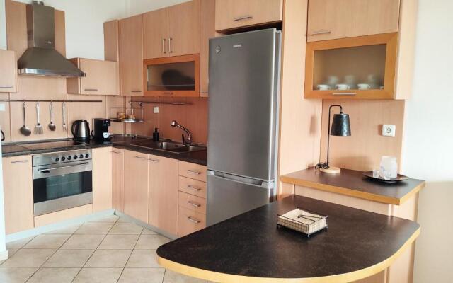 Modern 1Br apt , Garden , View & AC