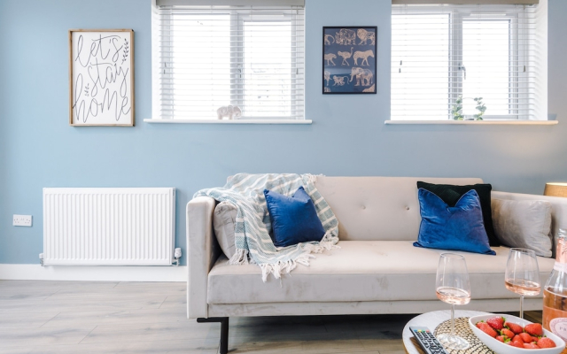 One&Two Bedroom Luxe Apts near Trafford