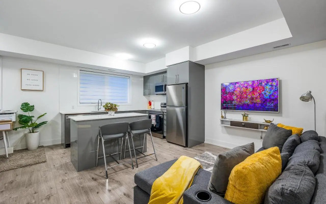 Exquisite 2 Bedroom Apt, mins to the falls.