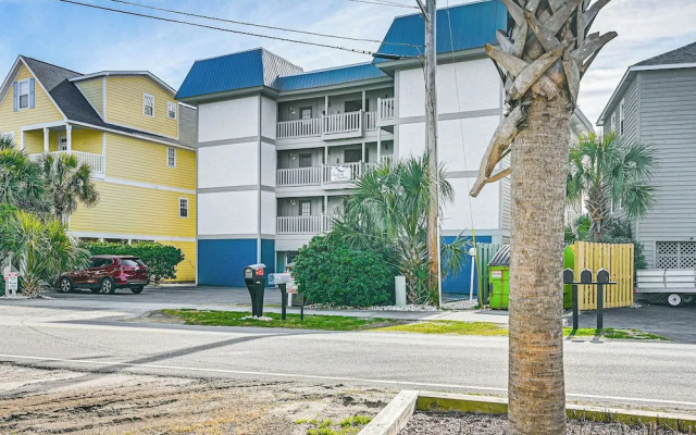 On-the-beach Escape: Oceanfront in Surfside!