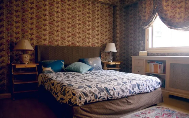 Pelicanstay at Avenue George V Paris