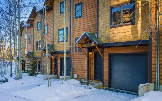 Silversnow 476 3 Bedroom Townhouse by RedAwning