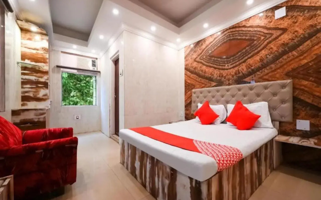 Oyo Flagship 806008 Hotel New Athiti Nivas
