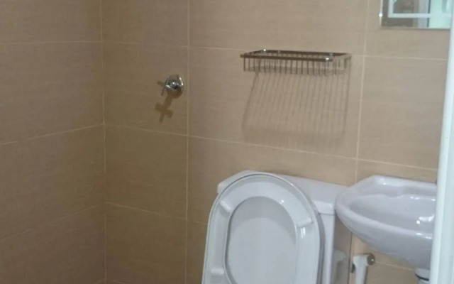 Halo Hostel