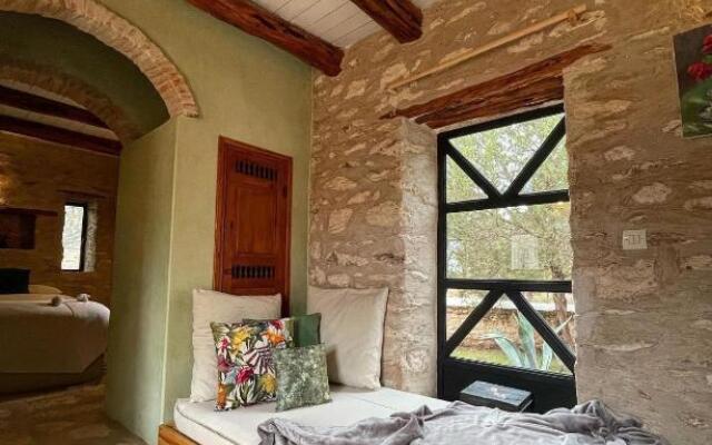 Atlantis 12, Maison d'hôtes et d'art