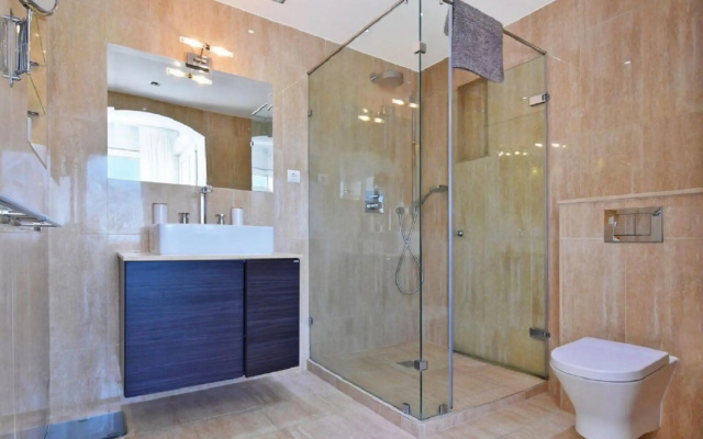 20600 - Luxurious Beachside Villa Near Marbella