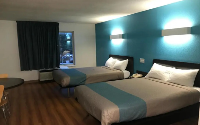 Motel 6 Raleigh, NC - North