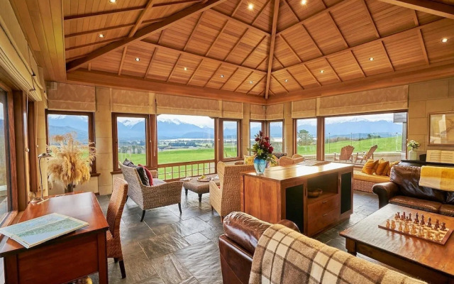 Cabot Lodge