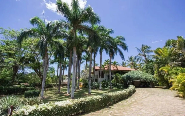5BR 4.5BA Las Piñas CdC Villa by ASVR