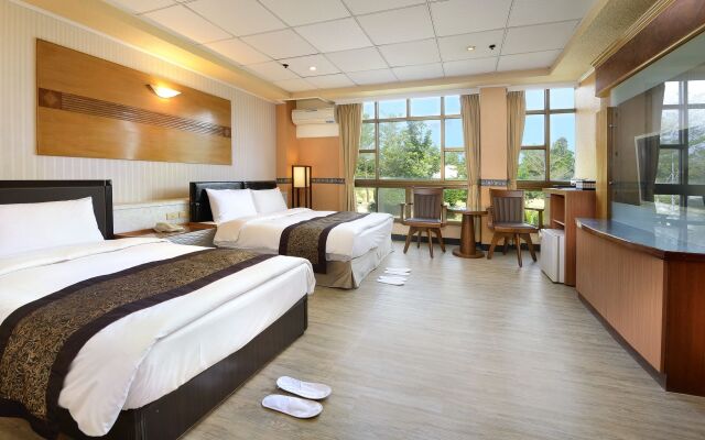 Jinsa Lakeside View Resort