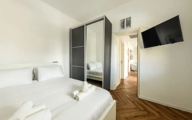 Beachside Charm on Ben Yehuda 2BR Apt