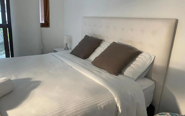 Hotel Miracle by MJV