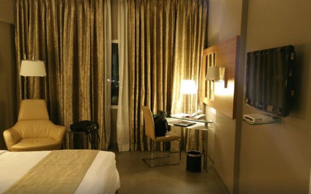 Royal Orchid Central, Vadodara