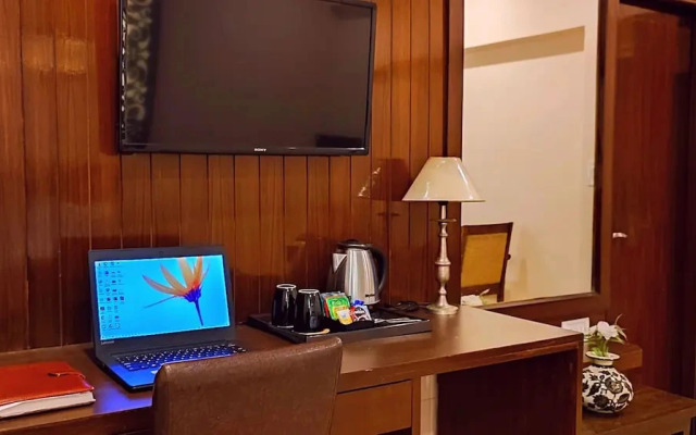 Park Square Hotel And Banquet