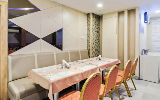 Oyo 30525 Dwarka Grand