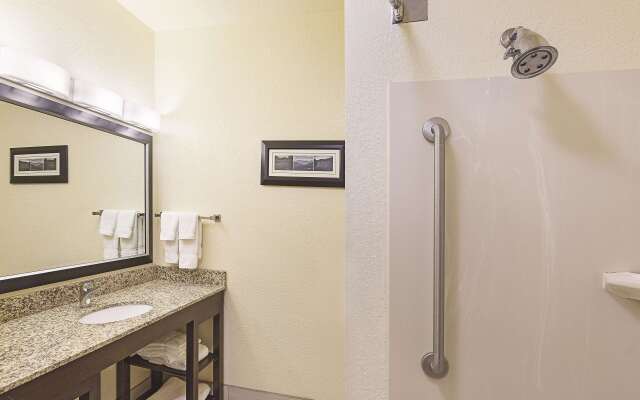 La Quinta Inn & Suites by Wyndham Central Point - Medford