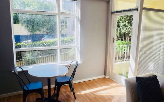 Studio Apartment With Balcony in Green Point