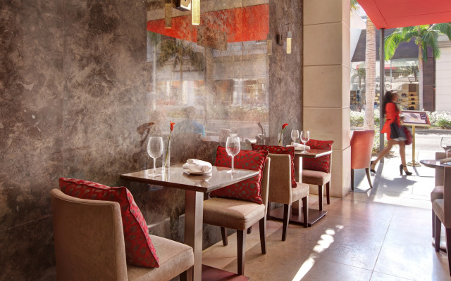 Luxe Rodeo Drive Hotel